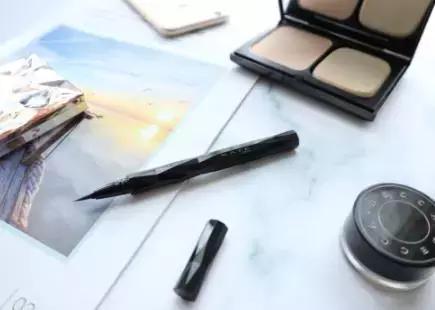 五十块钱买一个香奈儿,一万块钱香奈儿能买到啥