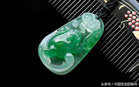 翡翠金蟾寓意及象征,翡翠金蟾的巧妙作用