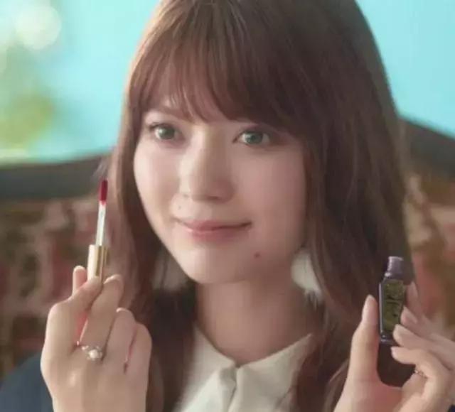 五十块钱买一个香奈儿,一万块钱香奈儿能买到啥