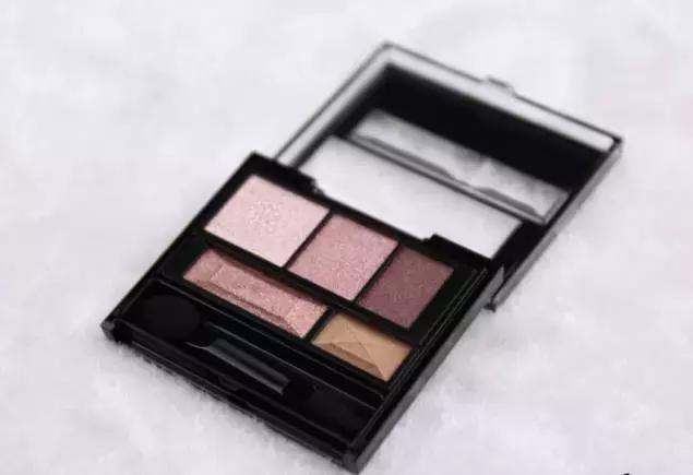 五十块钱买一个香奈儿,一万块钱香奈儿能买到啥