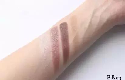 五十块钱买一个香奈儿,一万块钱香奈儿能买到啥