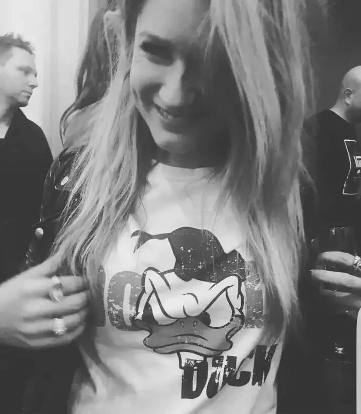 秀还没走完新款就卖光？直击NIKKIE巴黎迪士尼大秀