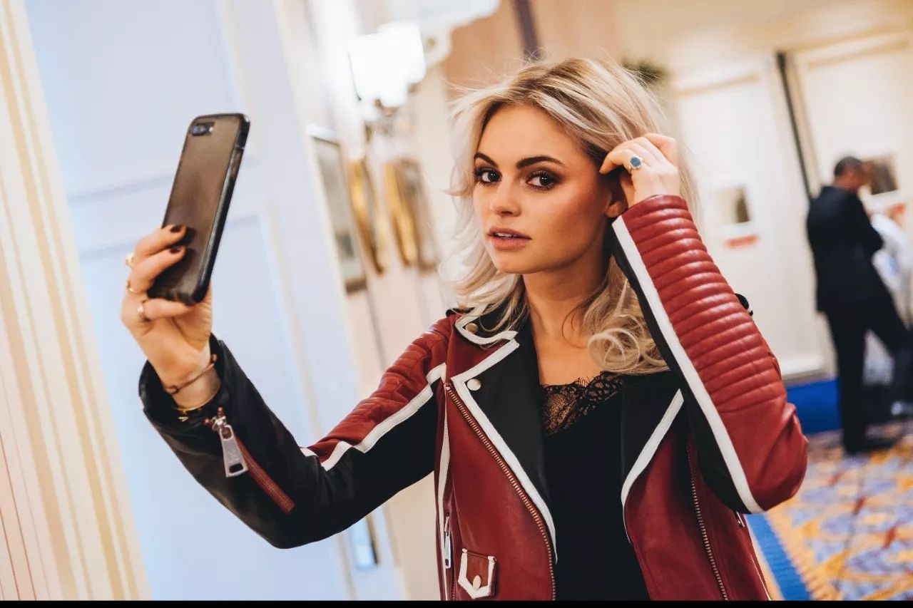 秀还没走完新款就卖光？直击NIKKIE巴黎迪士尼大秀