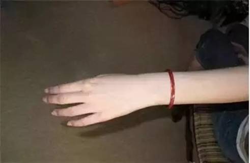 手镯戴不进一招教你轻松取手镯,手镯取不下来教你最后一招