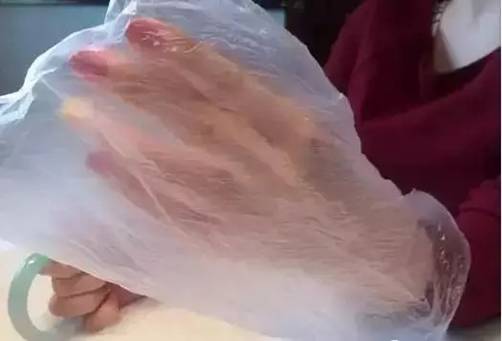 手镯戴不进一招教你轻松取手镯,手镯取不下来教你最后一招