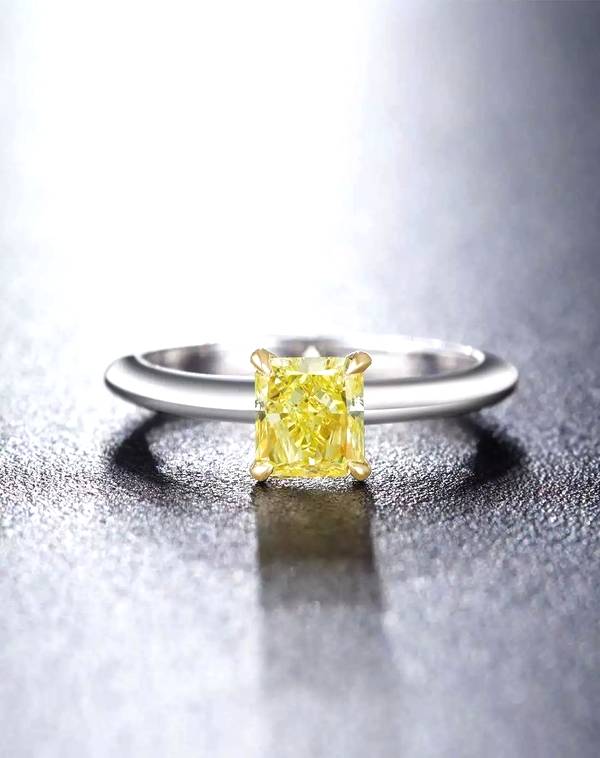 发黄的钻石≠黄钻，手上的钻石发黄了，难道是买到了假货？