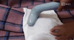 毛呢大衣脏了怎么办？一条毛巾就能解决，不用花钱去干洗店洗了