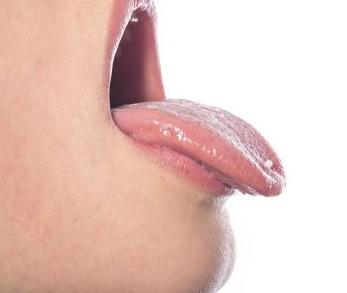 33岁小伙崩断一颗牙，咬破舌头疼痛难忍，医生却说难治疗