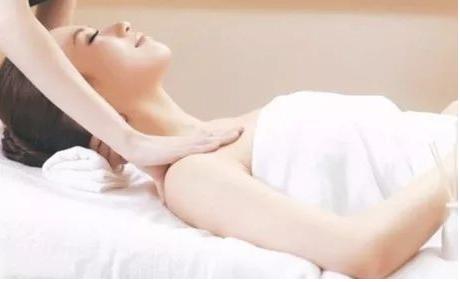 玫瑰精油与玫瑰果精油有什么区别,玫瑰精油和茉莉精油哪个效果好