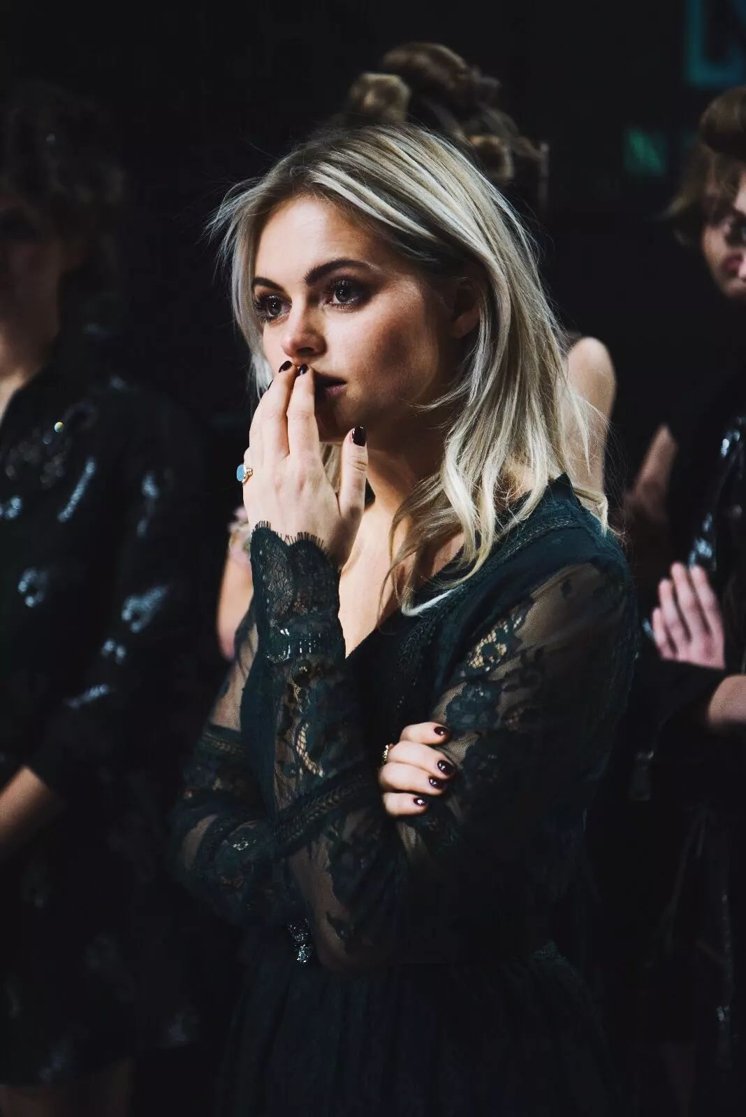 秀还没走完新款就卖光？直击NIKKIE巴黎迪士尼大秀