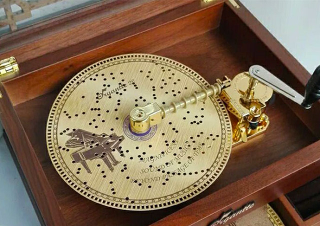 圣诞节，请送我一个八音盒