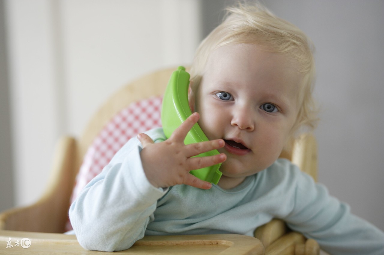 宝宝清晨突然大哭是被吓着了吗,十几天婴儿突然大哭像吓着了一样