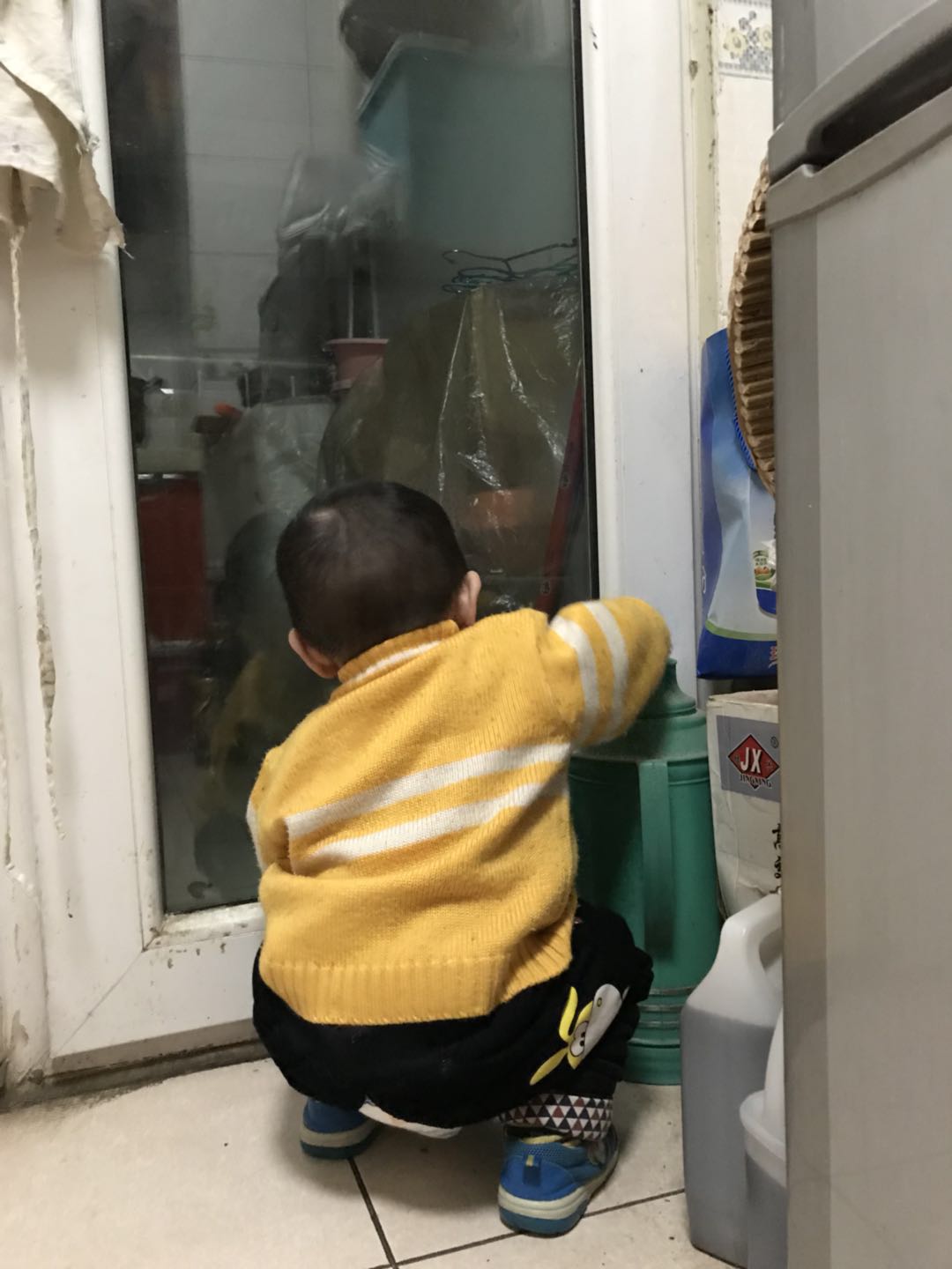 宝宝清晨突然大哭是被吓着了吗,十几天婴儿突然大哭像吓着了一样