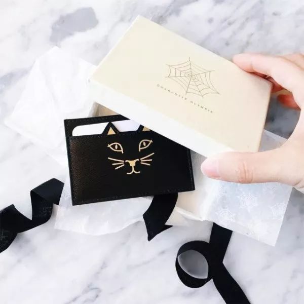 看到这些大牌新出的农历狗年限量款，我笑出了猪叫……