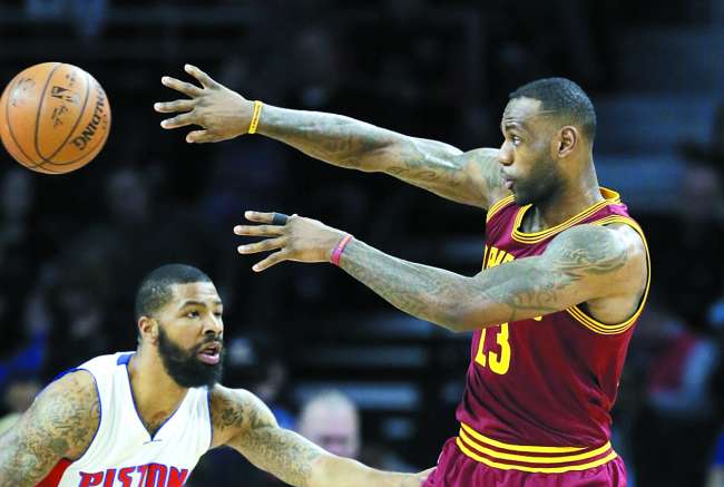 詹姆斯助攻数升至历史第四位,詹姆斯单场助攻纪录常规赛