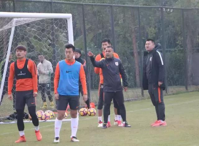 李霄鹏鲁能采访完整版,李霄鹏训练