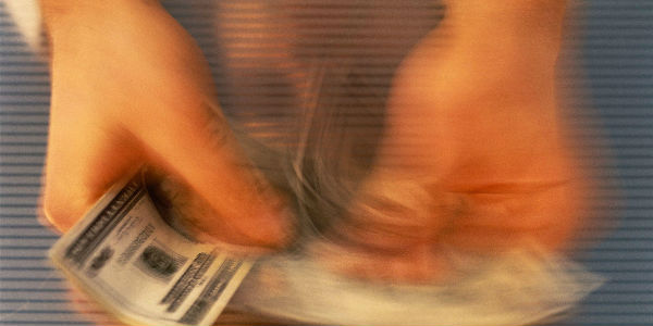 借贷者“上岸”路：从4000元房租到51个平台上的13万负债之痛