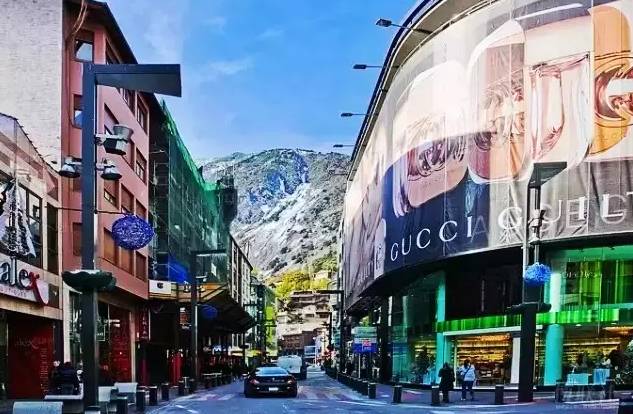 这个欧洲的免税天堂，700年没经历过战争，国家元首却要外国人当