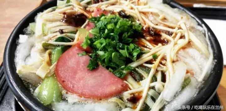 天冷了做一碗砂锅暖心又暖胃,小砂锅既暖心又暖胃