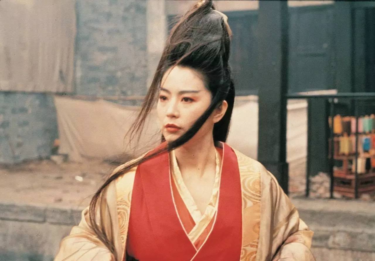 东方不败武功到底多厉害,东方不败自宫以前的武功如何
