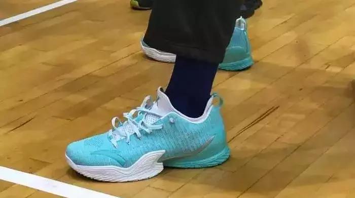 去他的脚踝保护吧，我就要低帮自由灵活