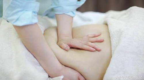 产后按压肚子排恶露,生完孩子压肚子排恶露疼哭