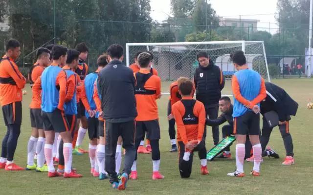 李霄鹏鲁能采访完整版,李霄鹏训练