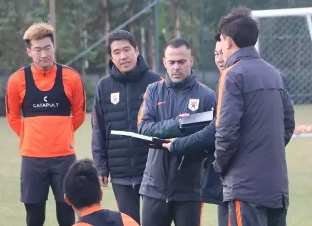 李霄鹏鲁能采访完整版,李霄鹏训练