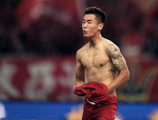 东亚杯韦世豪中路接应破门完整版,这届亚洲杯男足韦世豪入选了吗