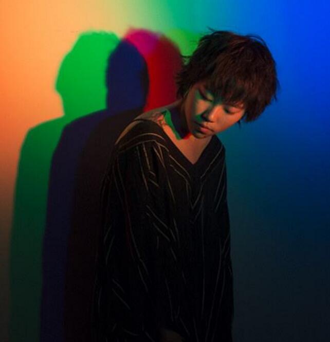 窦靖童光头造型曝光,敢于剃光头的女孩