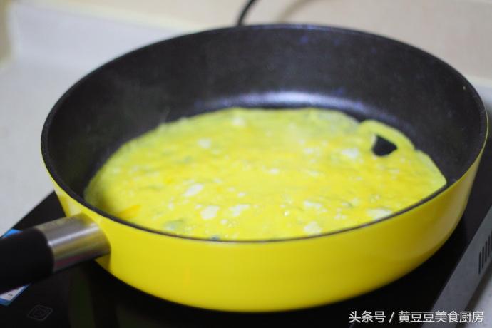 孩子不爱吃米饭，试试这种方法，把它做成紫菜包饭，肯定会抢着吃