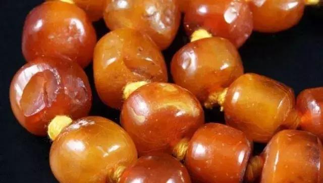 假琥珀蜜蜡用什么做的,假蜜蜡琥珀