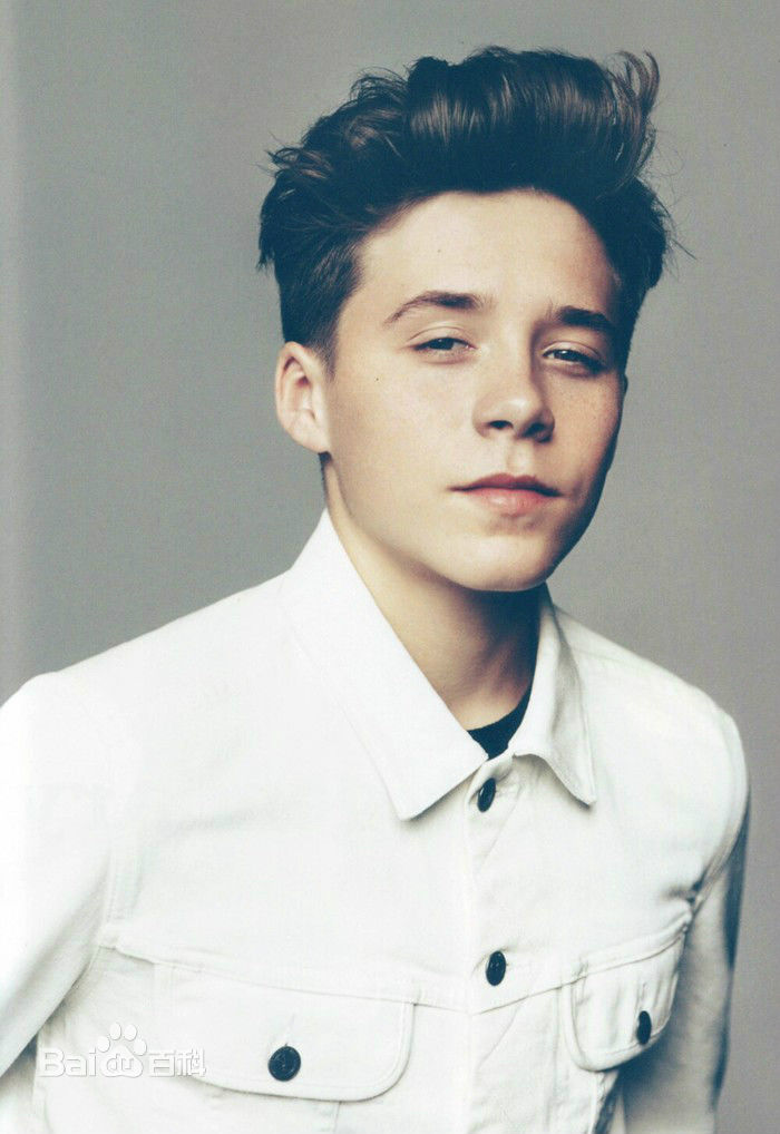 两位球王之子天差地别，原来篮球比足球重这么多！