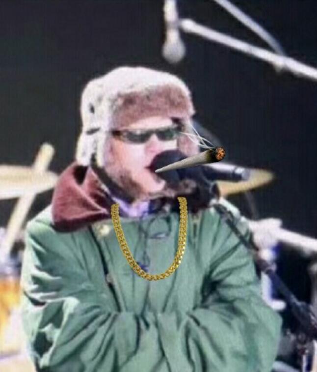 窦靖童光头造型曝光,敢于剃光头的女孩