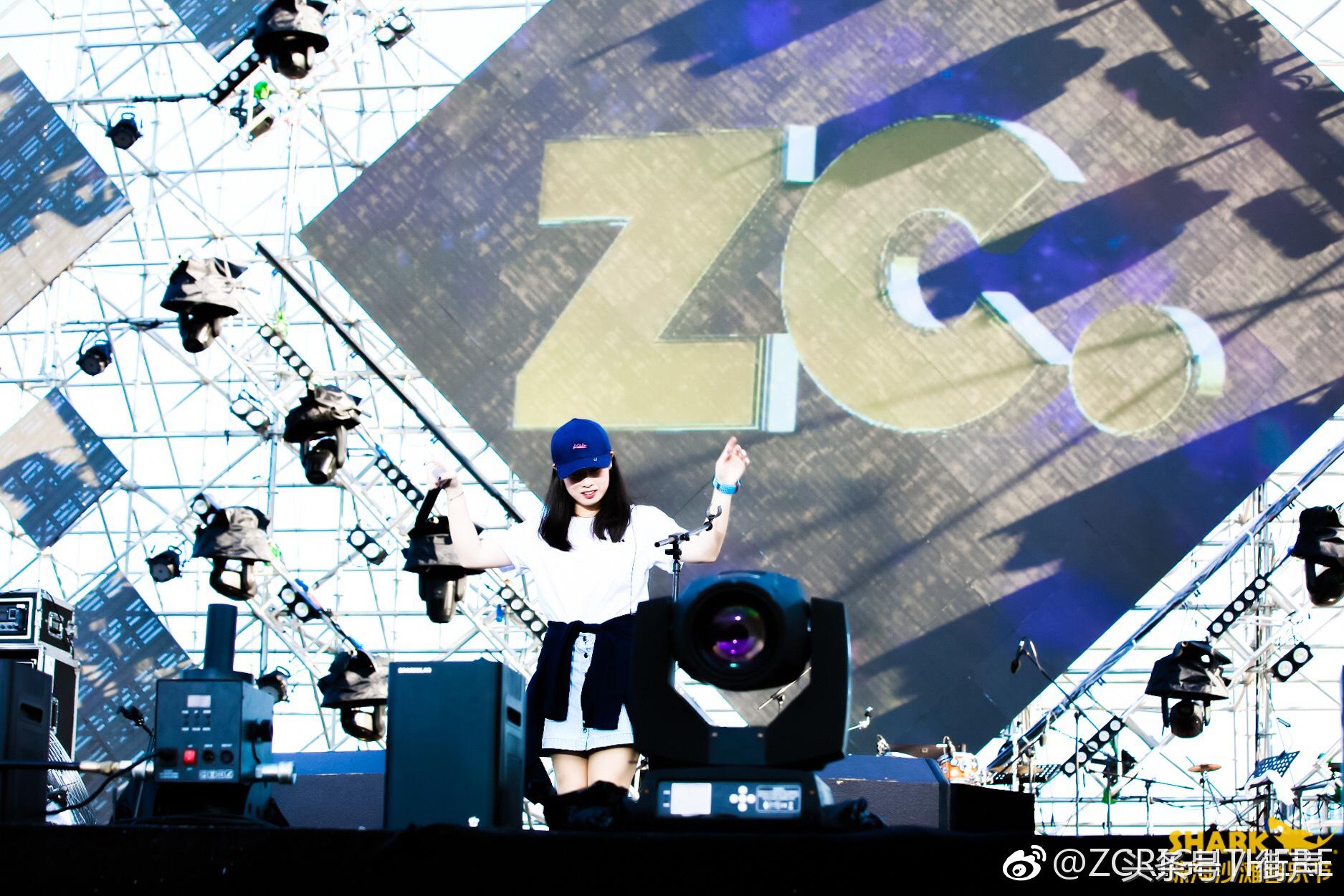 zc：“小透明”嘻哈少女前进中