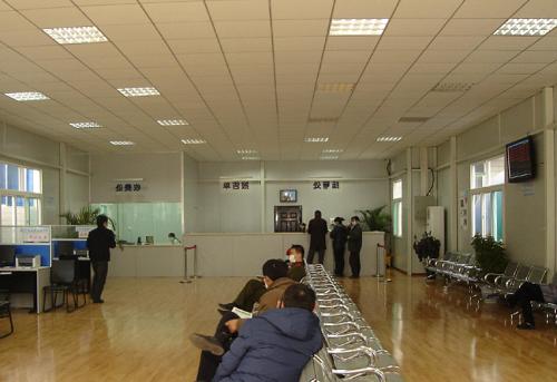 快4个月的宝宝不明原因哭闹,四个月小孩子哭闹家长正确做法