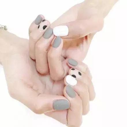 2022年美甲款式图片短指甲显白夏,2021最火美甲显白颜色短指甲款式