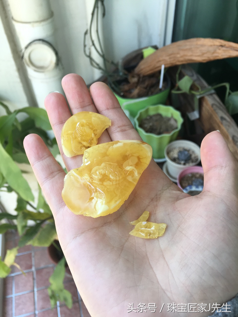 蜜蜡吊坠修复,蜜蜡原石手工打磨吊坠