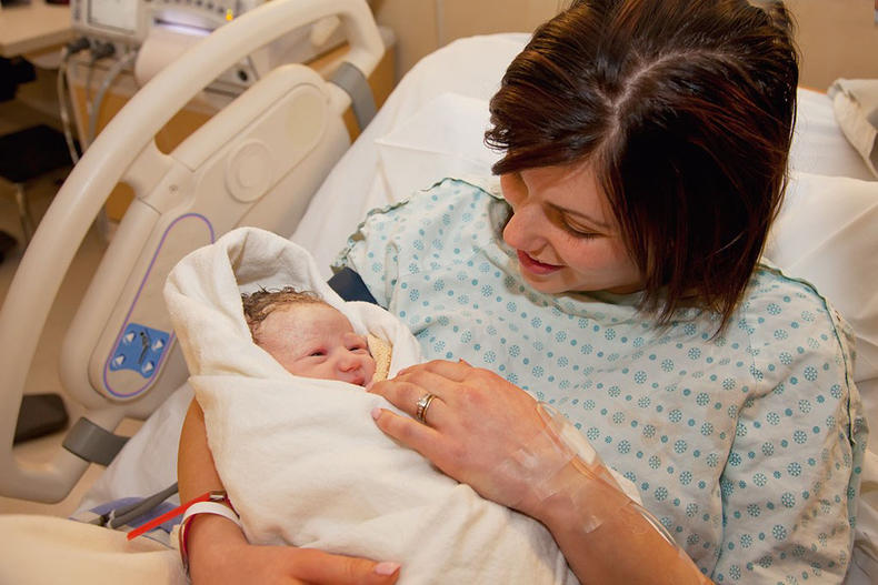 顺产后什么动作能快速排大便,顺产后做什么动作骨盆修复