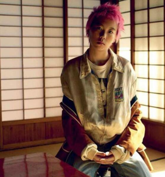 窦靖童光头造型曝光,敢于剃光头的女孩