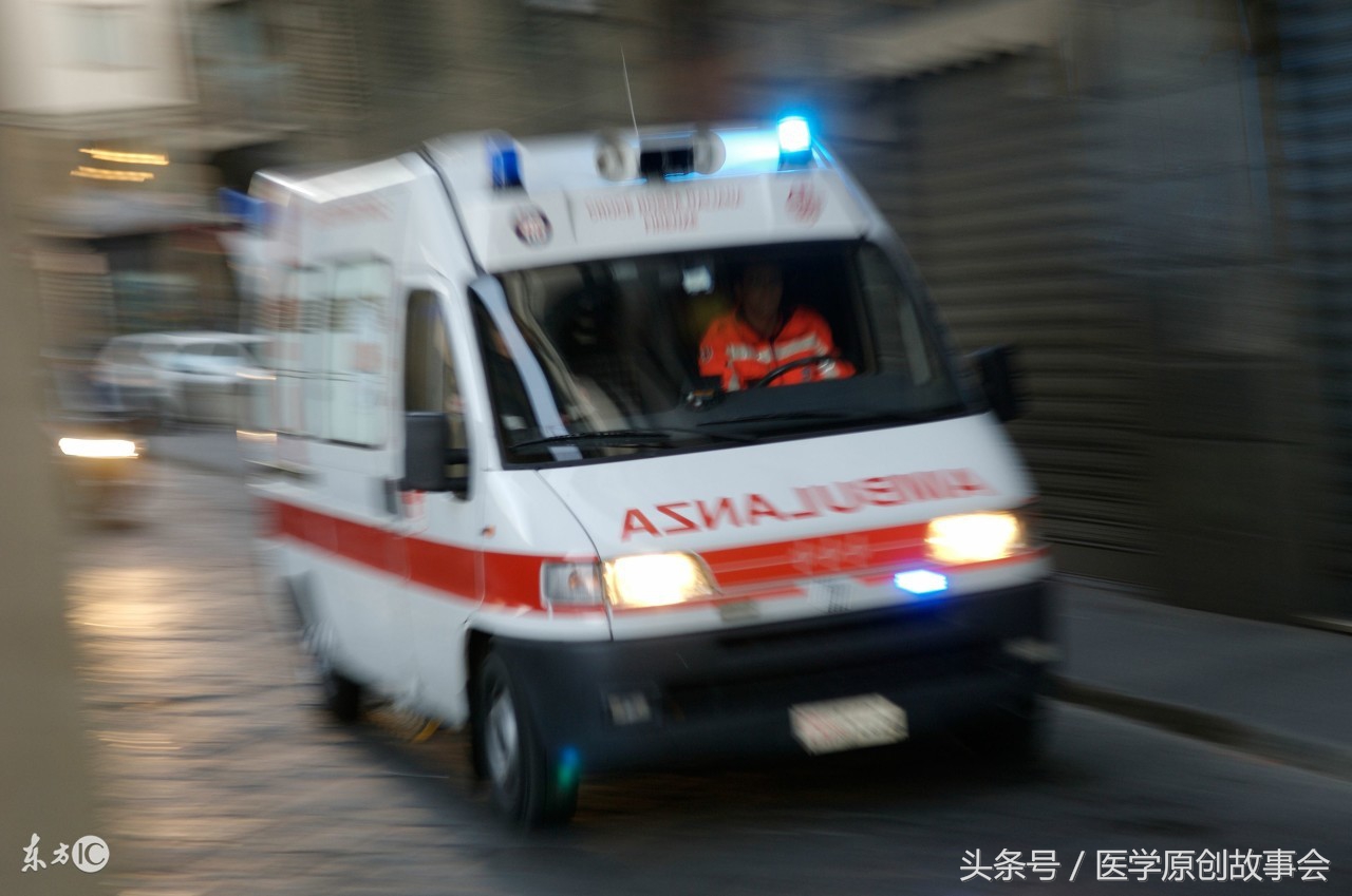 28岁小伙下身剧痛，拨打120紧急求助，医生说再晚一点就废了！