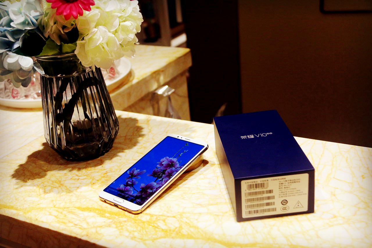 荣耀v10售价发布,荣耀v10在2022年还值得买吗