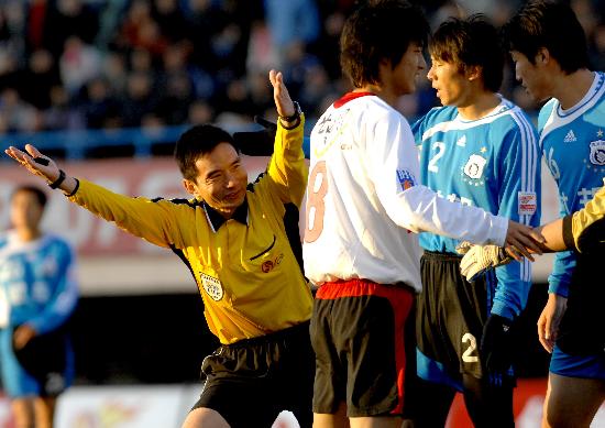 中国足坛反赌扫黑中，最干净的“金哨”裁判，遭暴打也坚持正义！