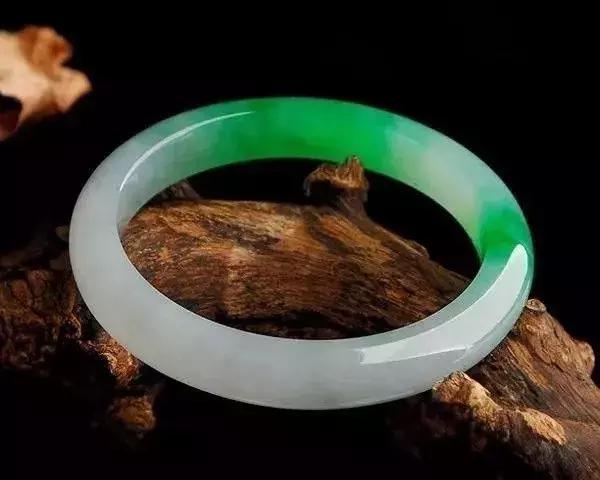 你的翡翠变黄了吗？快来补救！