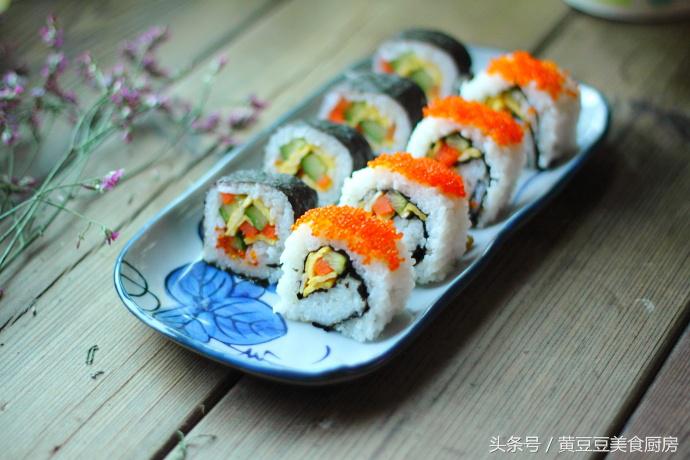 孩子不爱吃米饭，试试这种方法，把它做成紫菜包饭，肯定会抢着吃