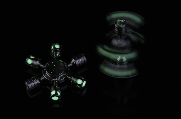 发光指尖陀螺限量版黑科技,发光炫酷指尖陀螺开箱