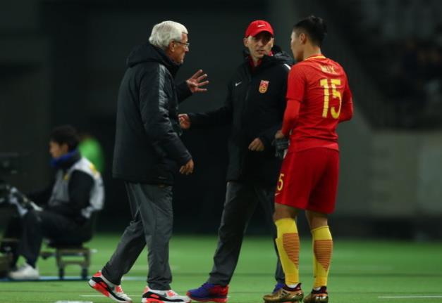 国足最差一战纪录,40强赛里皮带领国足在前四场