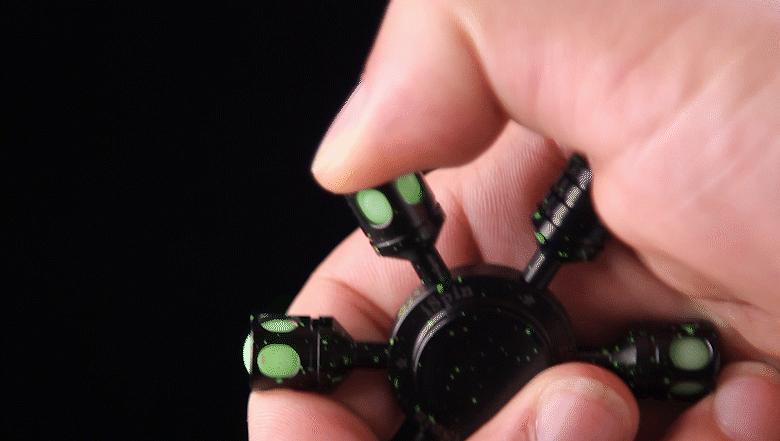 发光指尖陀螺限量版黑科技,发光炫酷指尖陀螺开箱