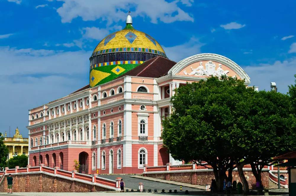 巴西足球传奇卡卡宣布退役,巴西足球先生卡卡