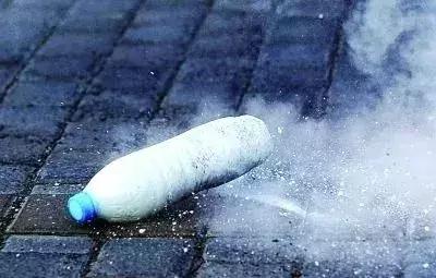 男童眼睛20分钟眼球被溶解,孩子眼球不谨慎被溶解视频谣言